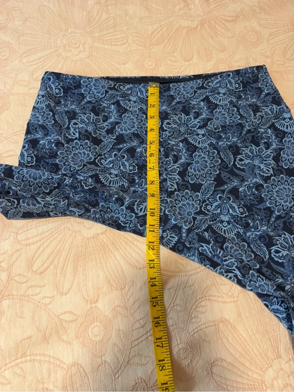 NWT Blue Floral Cropped Tummy Control Leggings